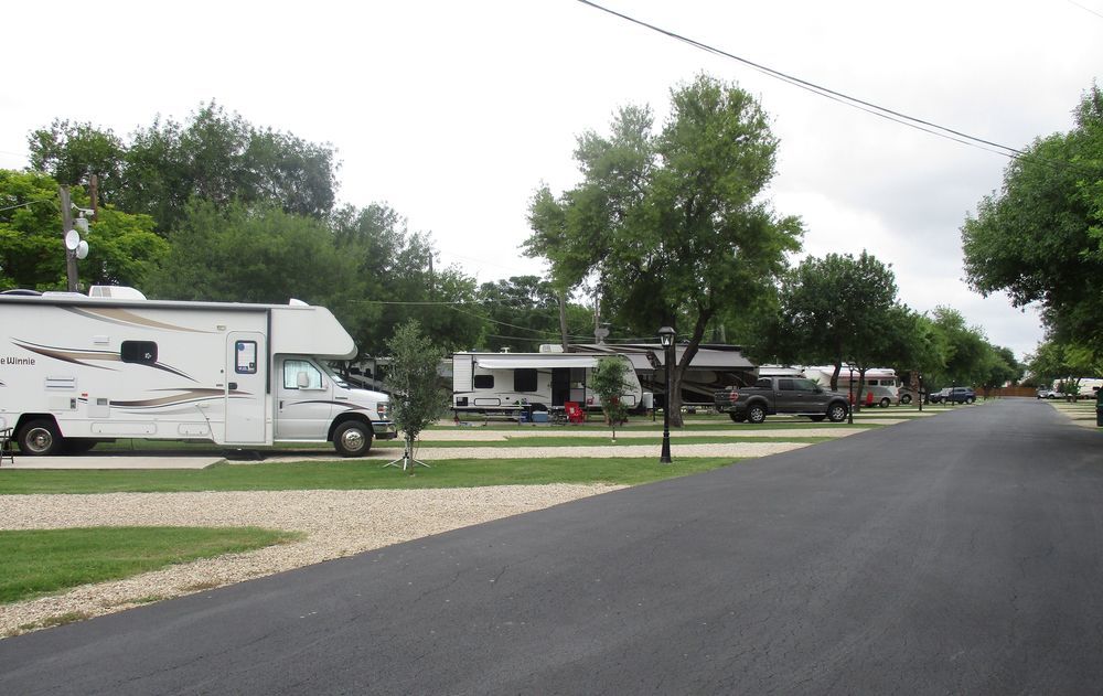 Travelers World Rv Resort San Antonio Buitenkant foto